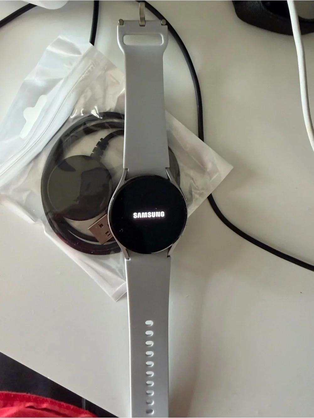 Samsung Galaxy watch 4 – White Silicone Band